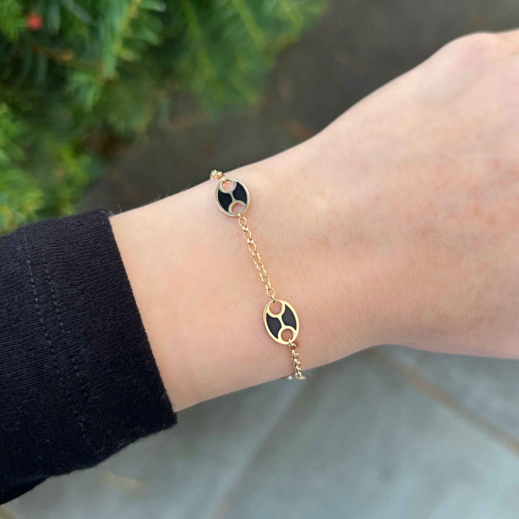 Gold onyx online bracelet