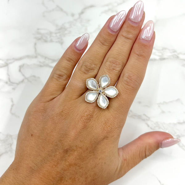 14K GOLD DIAMOND MOTHER OF PEARL CAMI FLOWER RING