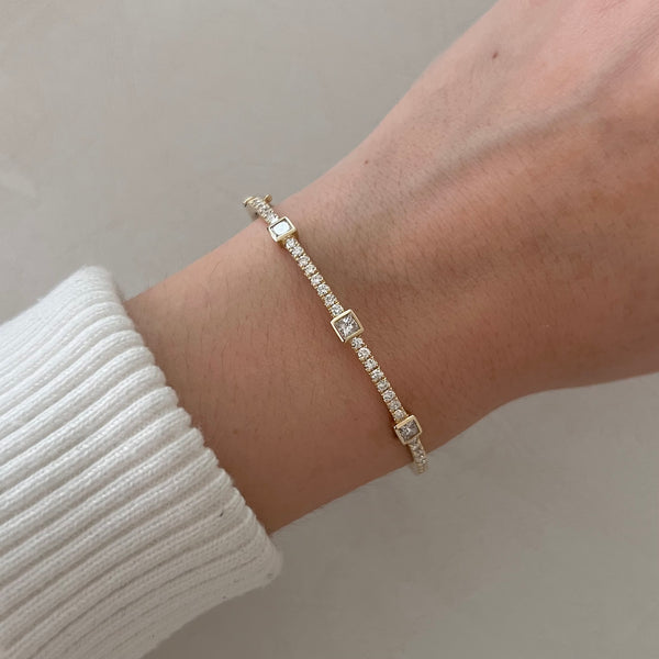 14K GOLD DIAMOND JULIE BANGLE