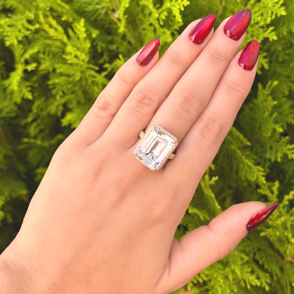 14K GOLD DIAMOND AND WHITE TOPAZ KIMMY RING