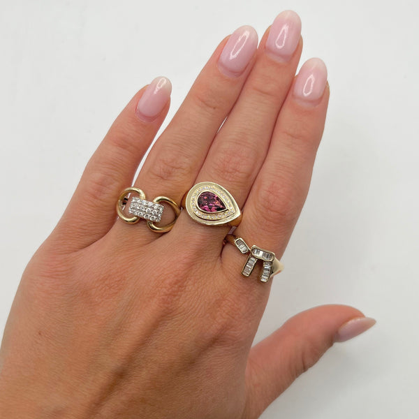 14K GOLD DIAMOND BAGUETTE CHAI RING
