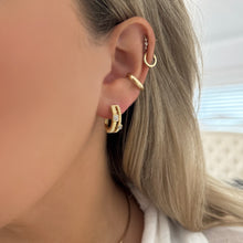 14K GOLD DIAMOND LILLY HUGGIES