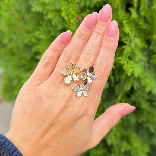 14K GOLD DIAMOND AND MOTHER OF PEARL EMMY FLOWER RING