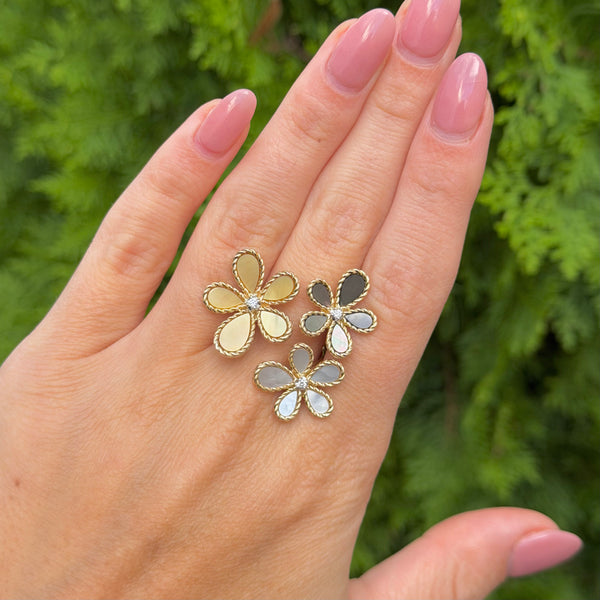 14K GOLD DIAMOND AND MOTHER OF PEARL EMMY FLOWER RING