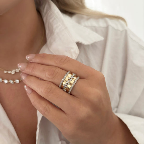 14K GOLD DIAMOND CLEO RING